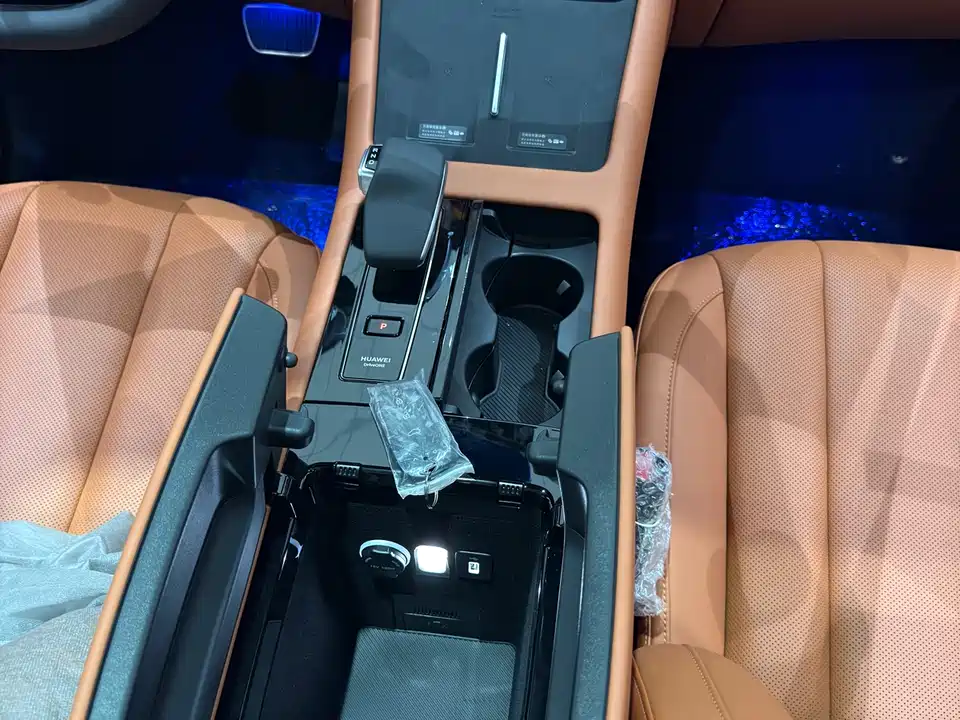 AITO Ask the world M7