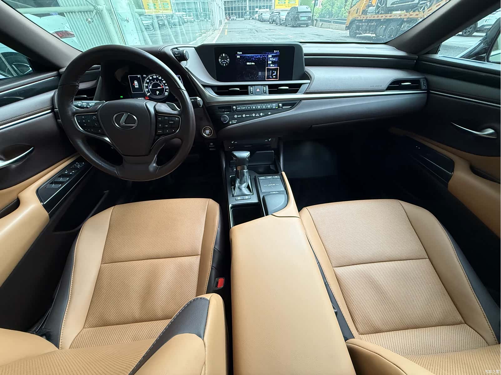 Lexus ES, 2019 13