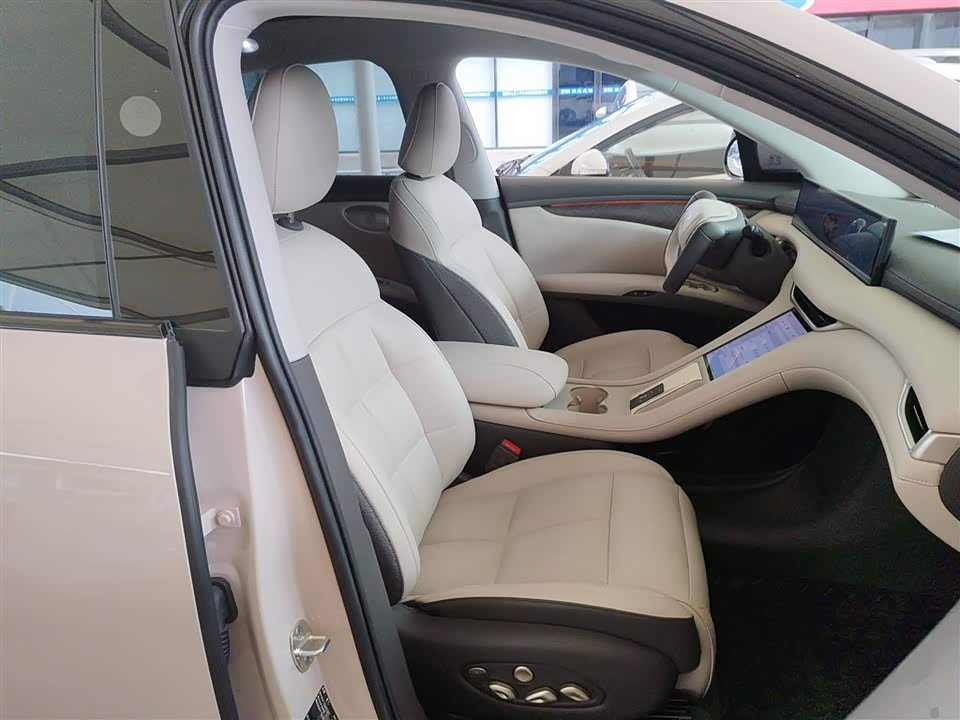 IM Motors Zhiji LS6 IM Motors Zhiji LS6