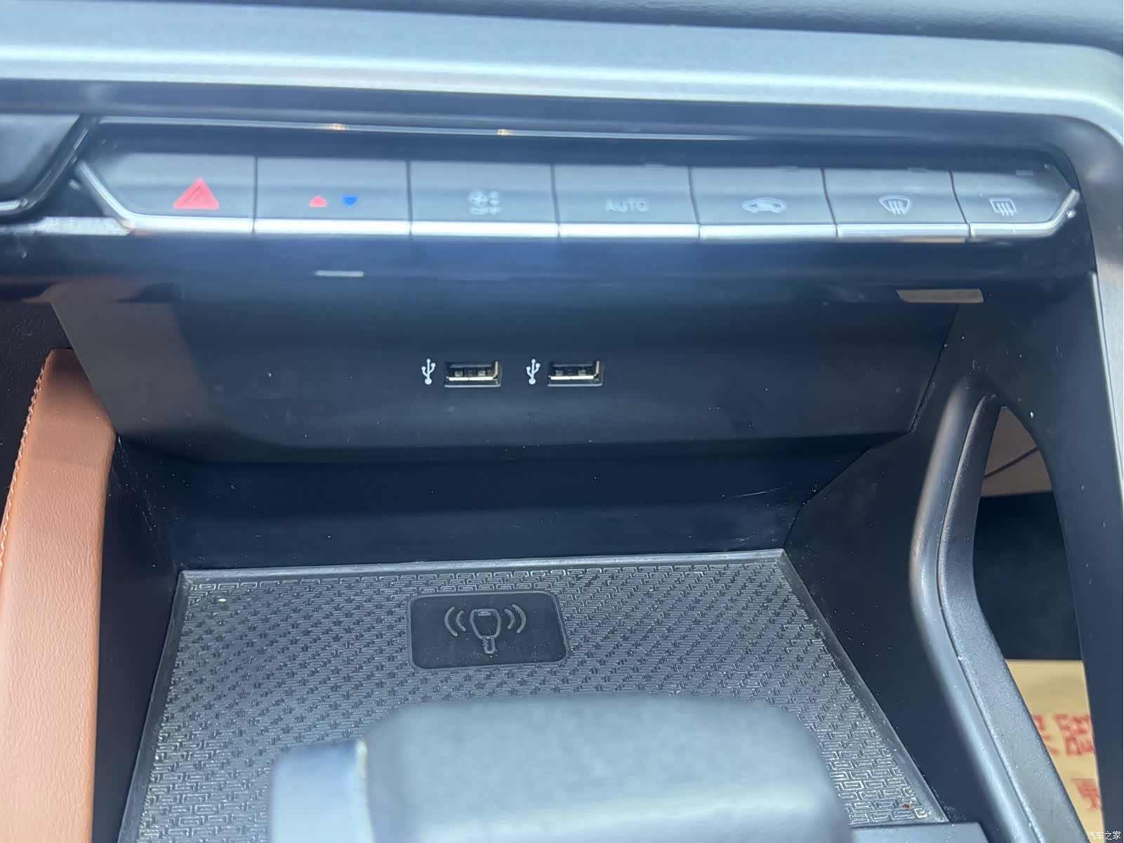 Geely X6, 2023 15