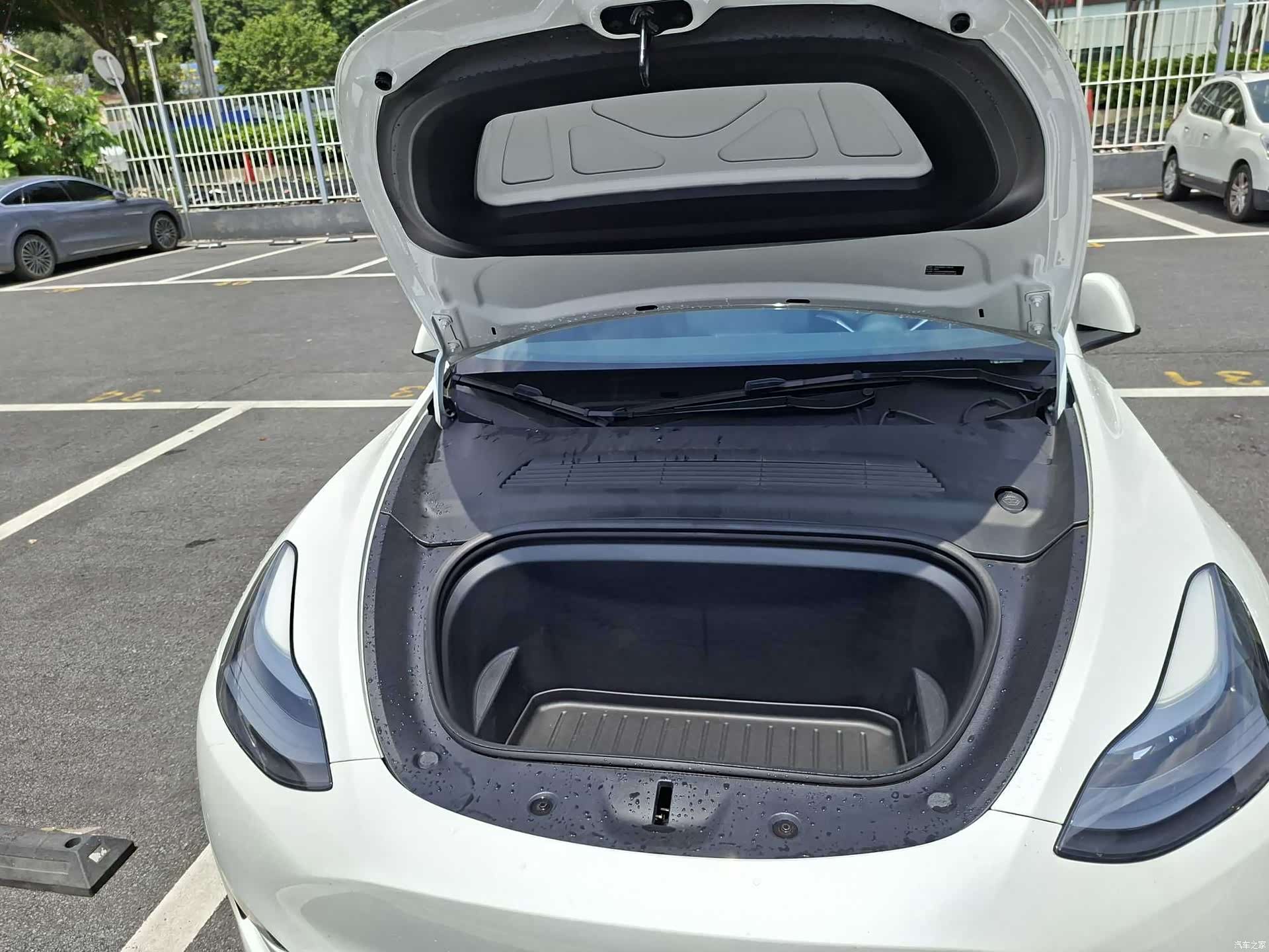 Tesla Model Y, 2024 19