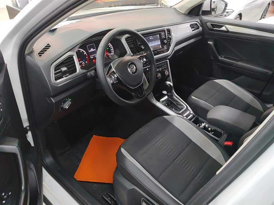 Volkswagen T-ROC exploring Songs