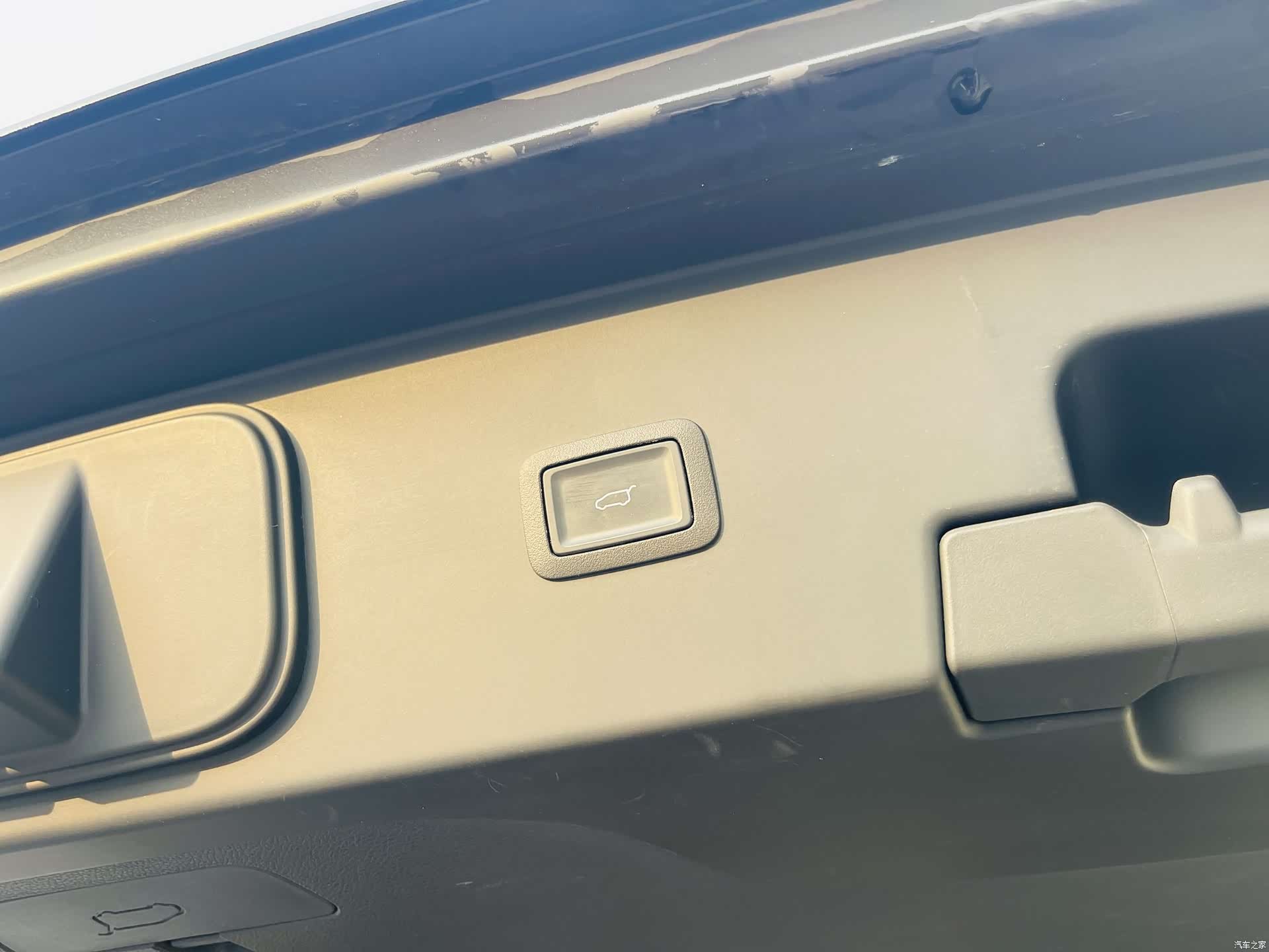 Hongqi HQ9, 2023 10