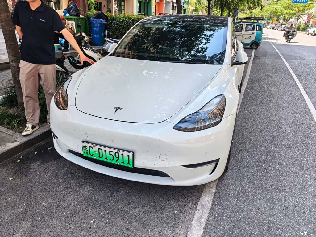 Tesla Model Y, 2023 1