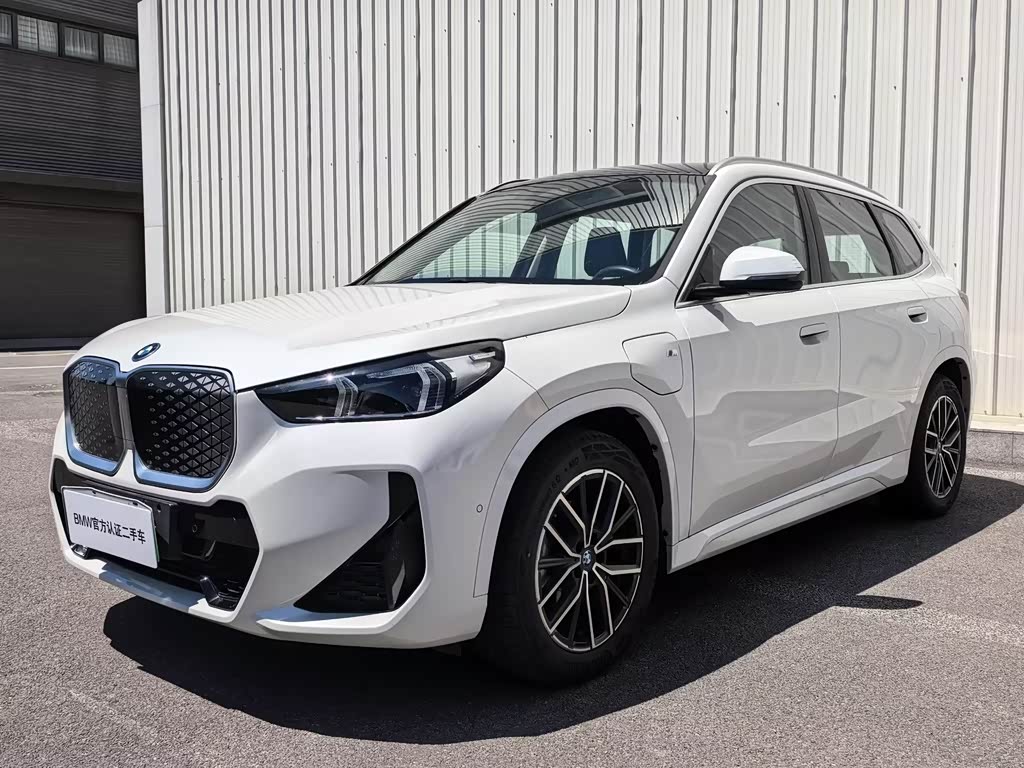 BMW iX1