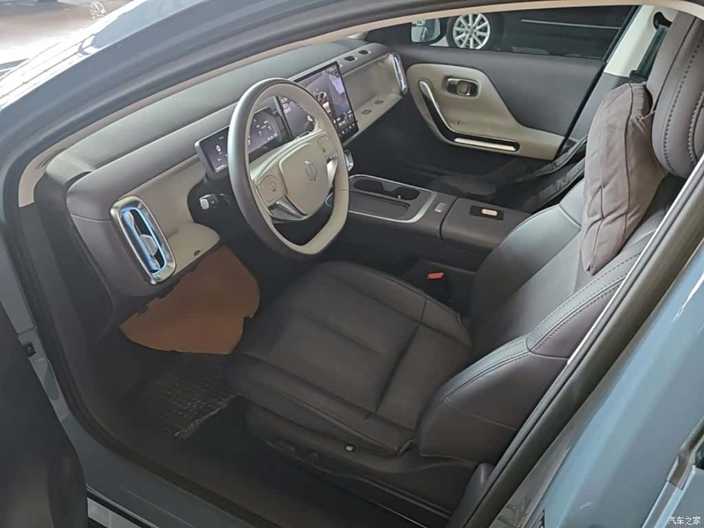 Leapmotor B01, 2025 15