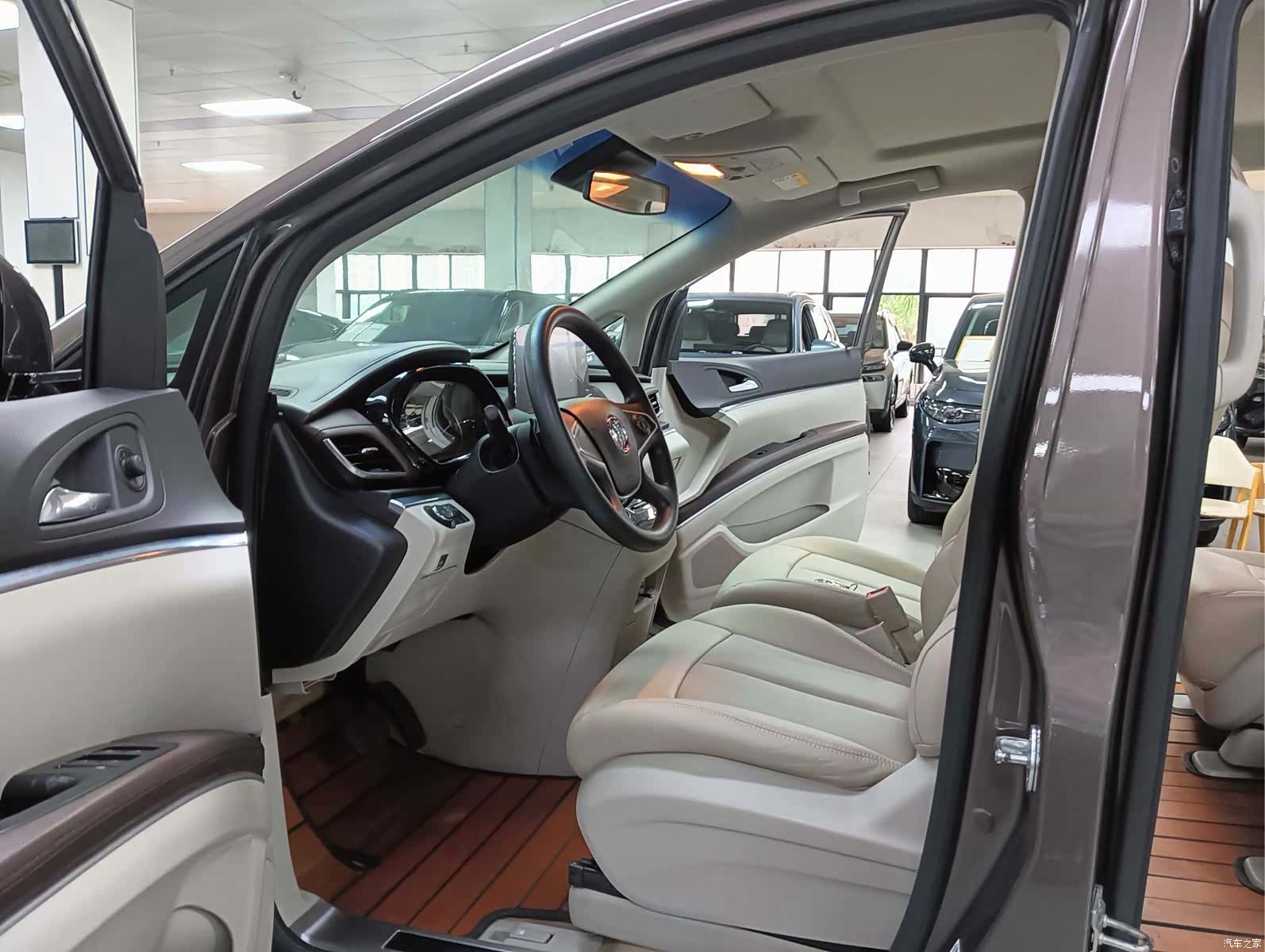 Buick GL8, 2022 4