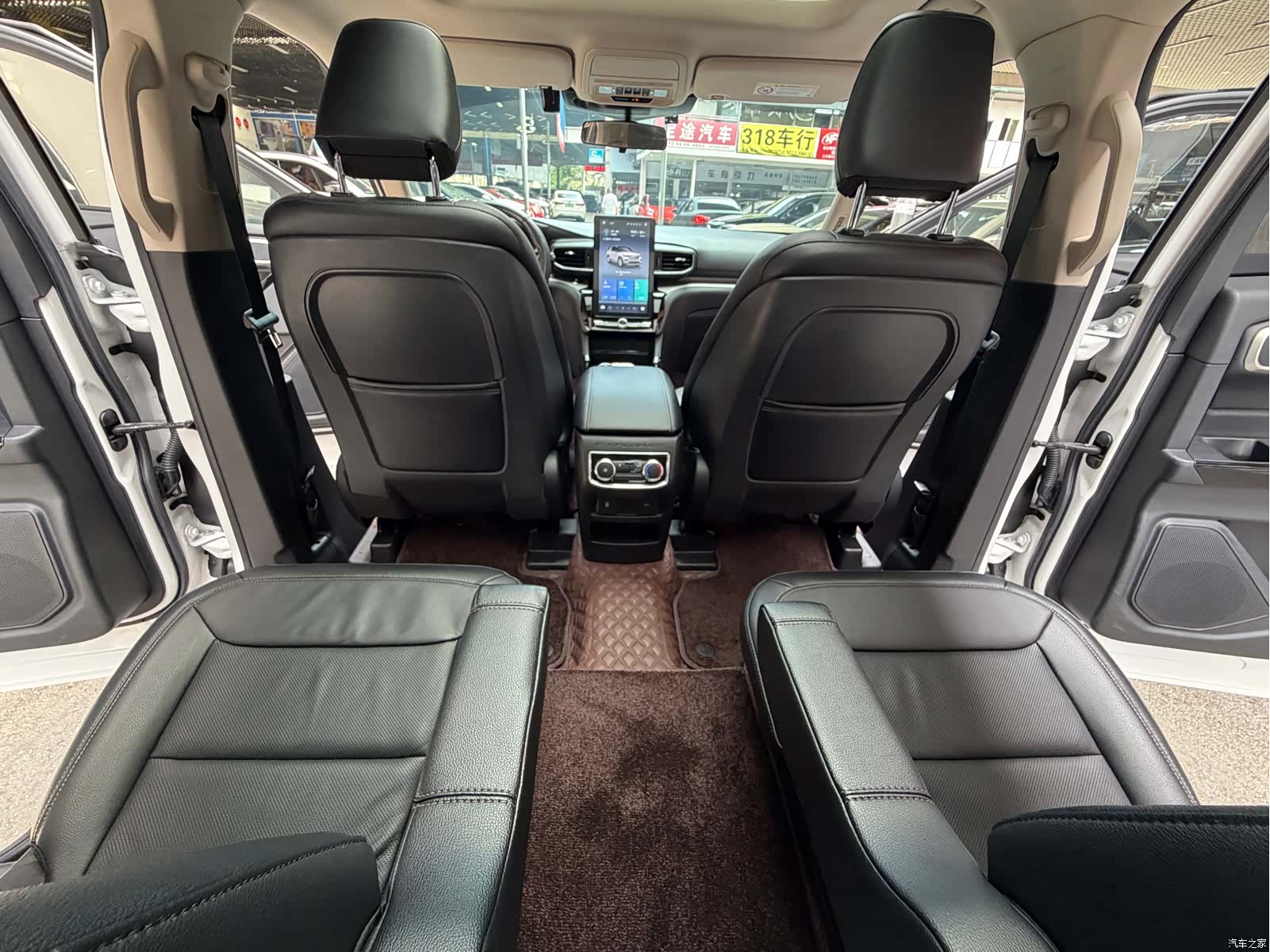 Ford Explorer, 2022 21