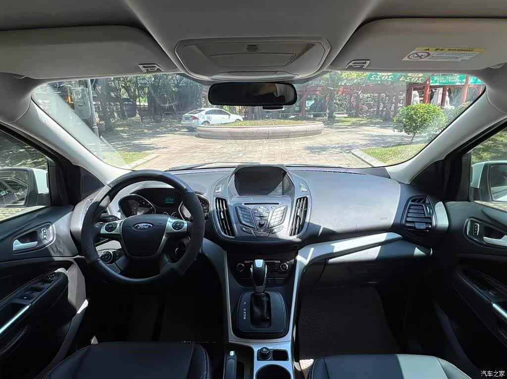 Ford Kuga, 2016 10