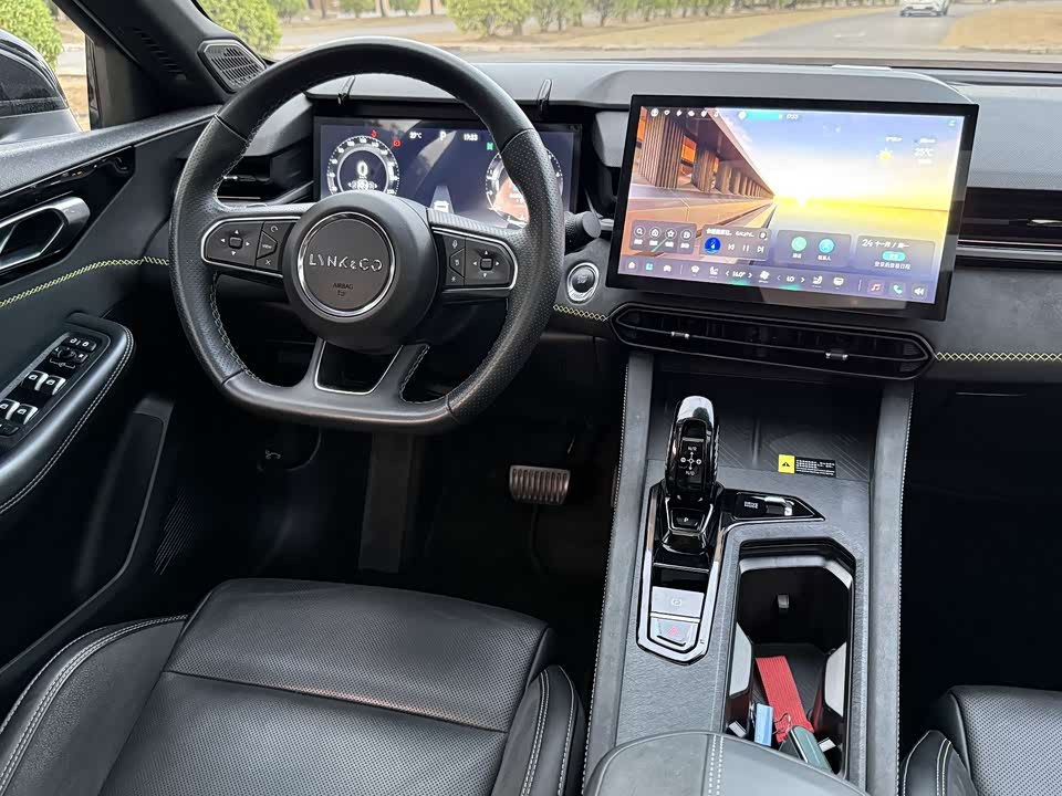 Lynk & Co 03