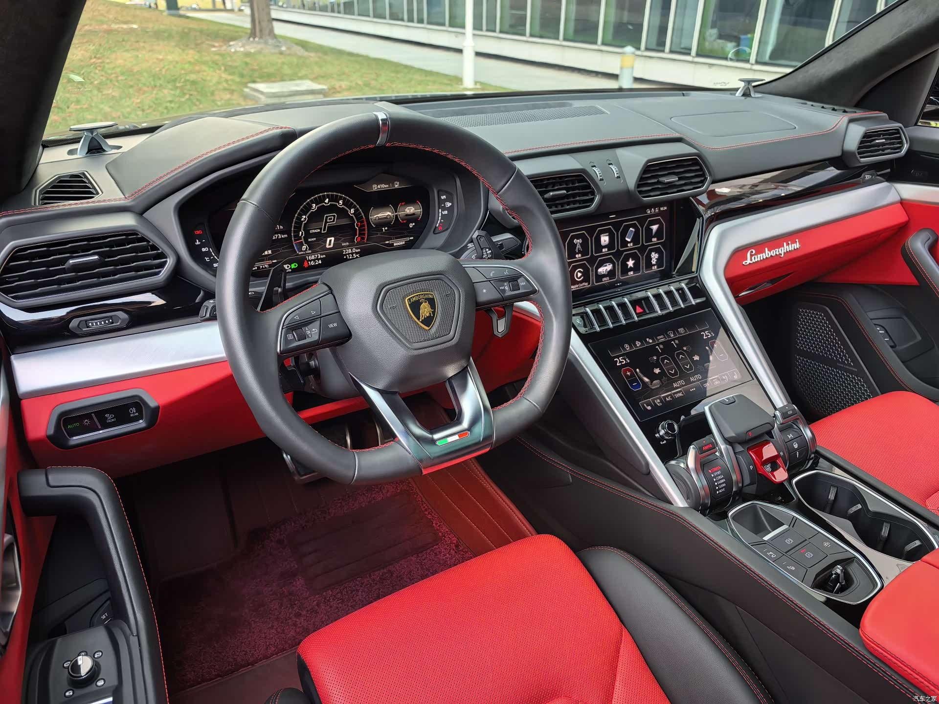 Lamborghini Urus, 2023 18