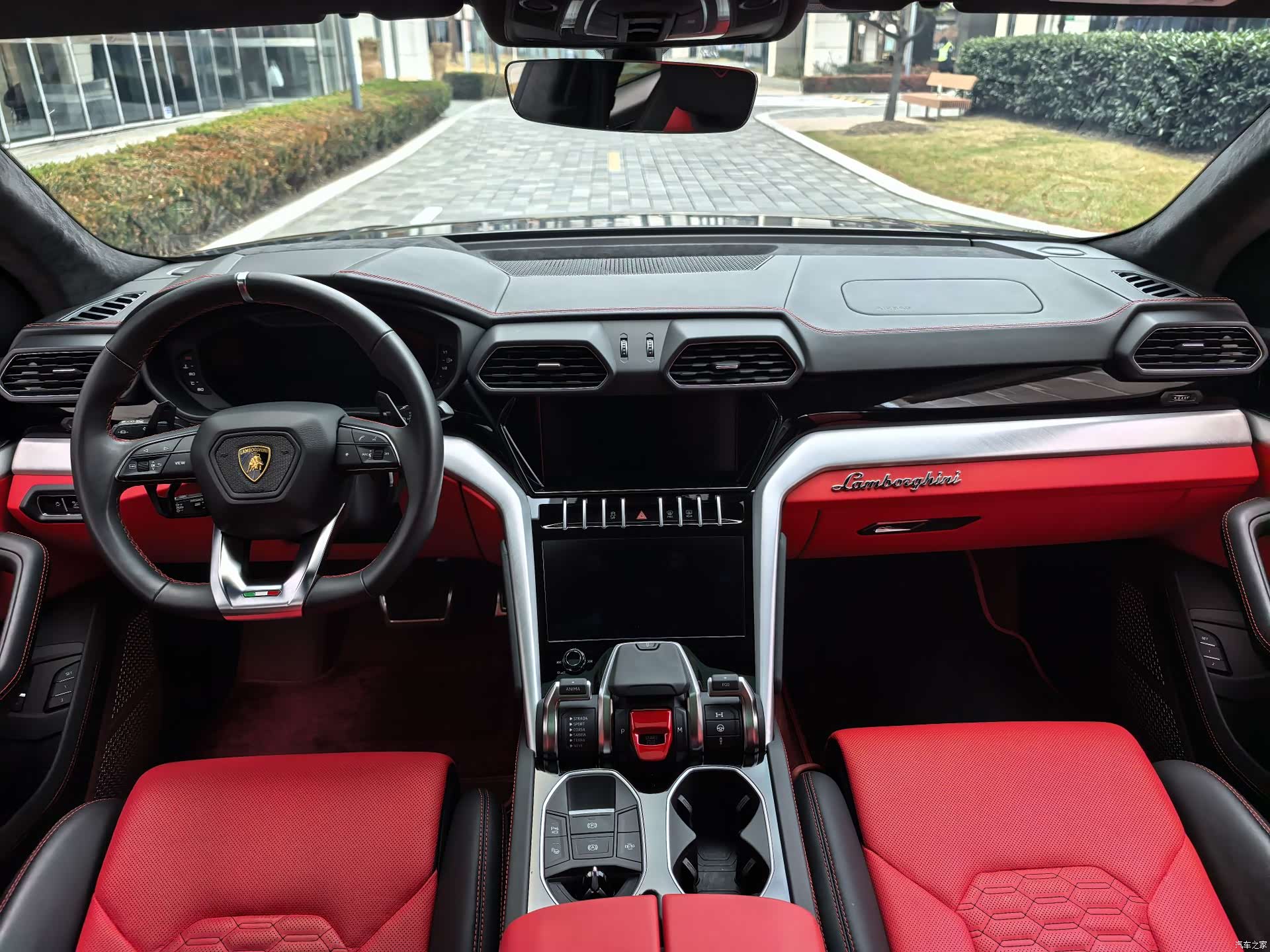 Lamborghini Urus, 2023 13