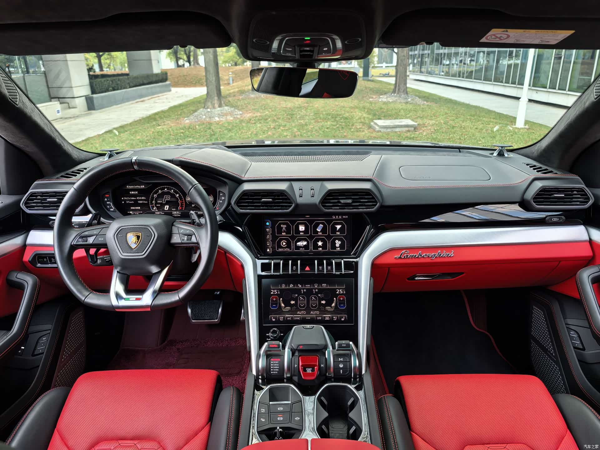 Lamborghini Urus, 2023 19