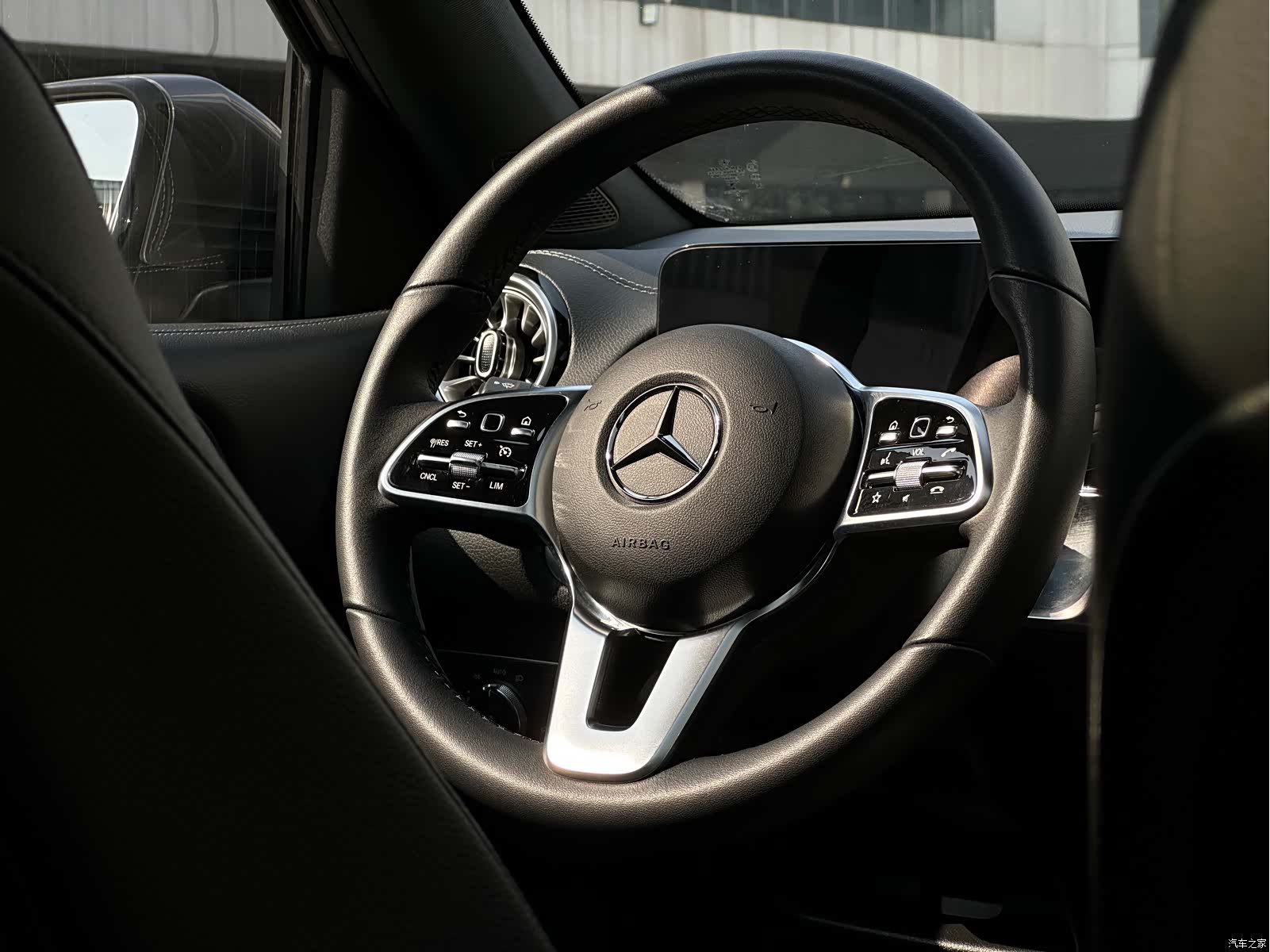 Mercedes-Benz GLB, 2023 13