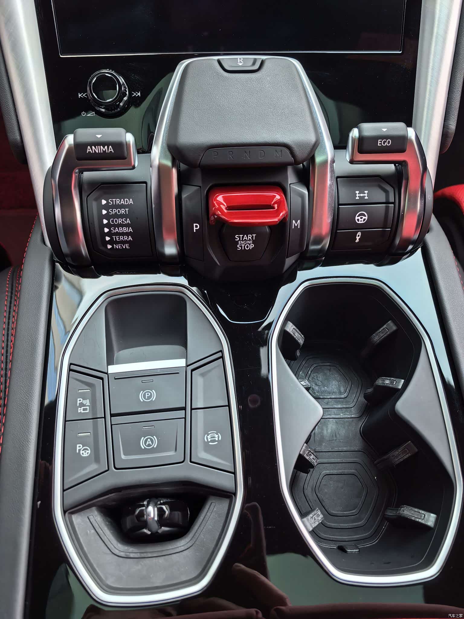 Lamborghini Urus, 2023 14