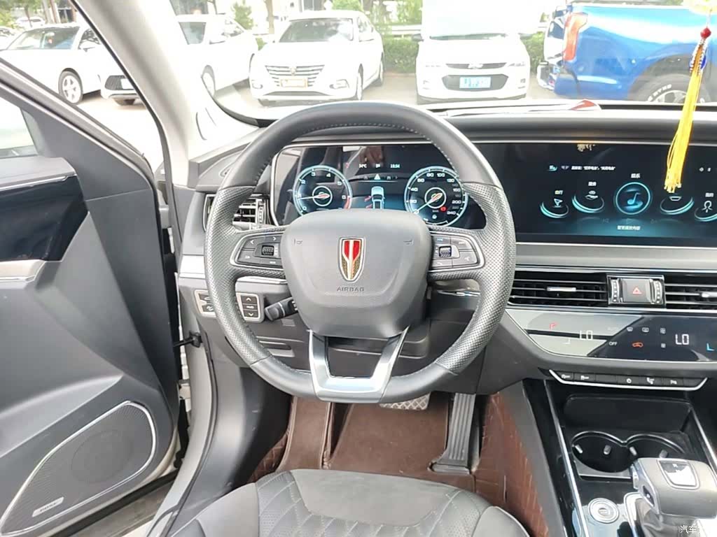 Hongqi HS5, 2023 11