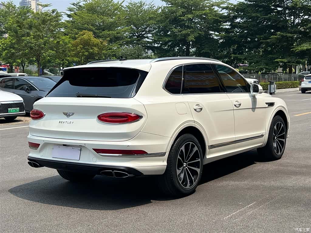 Bentley Bentayga, 2022 6