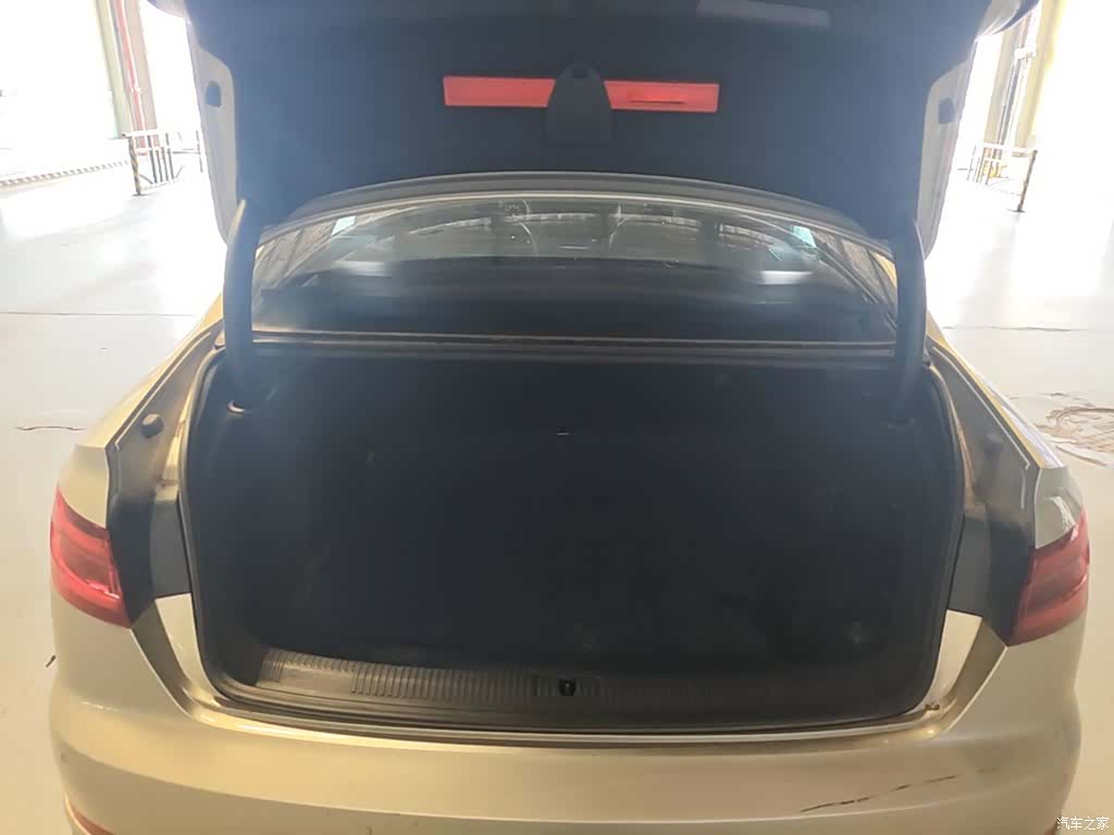 Audi A4L, 2018 19