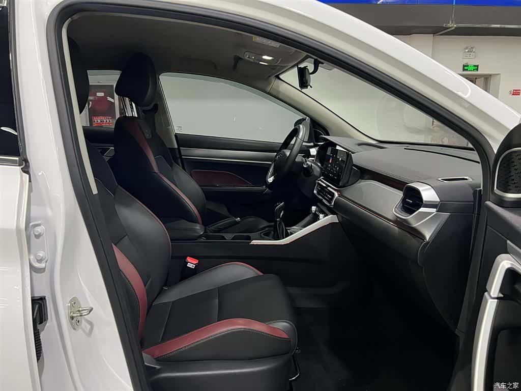 Geely Coolray, 2022 16