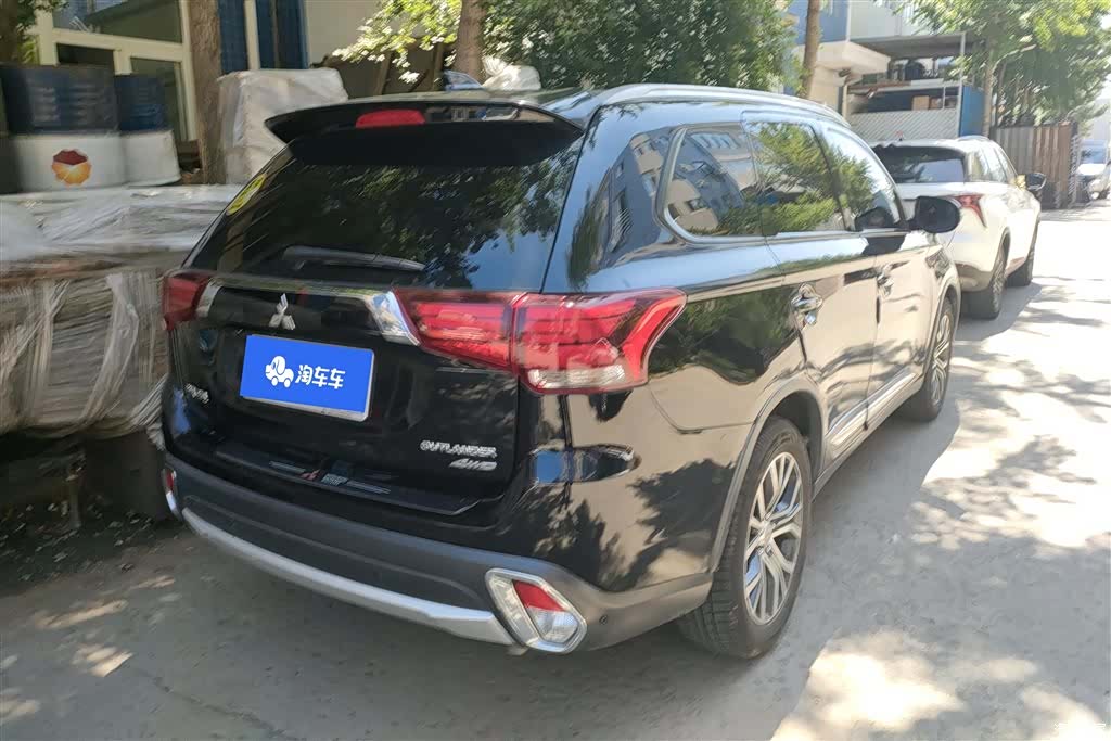 Mitsubishi Outlander, 2018 3