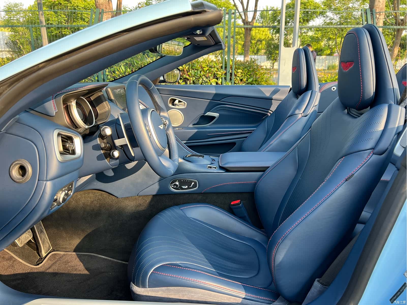 Aston Martin DB11, 2020 10