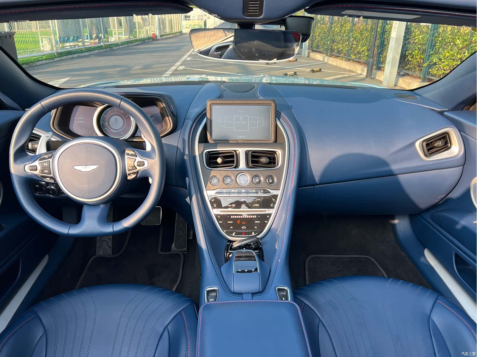 Aston Martin DB11, 2020 15