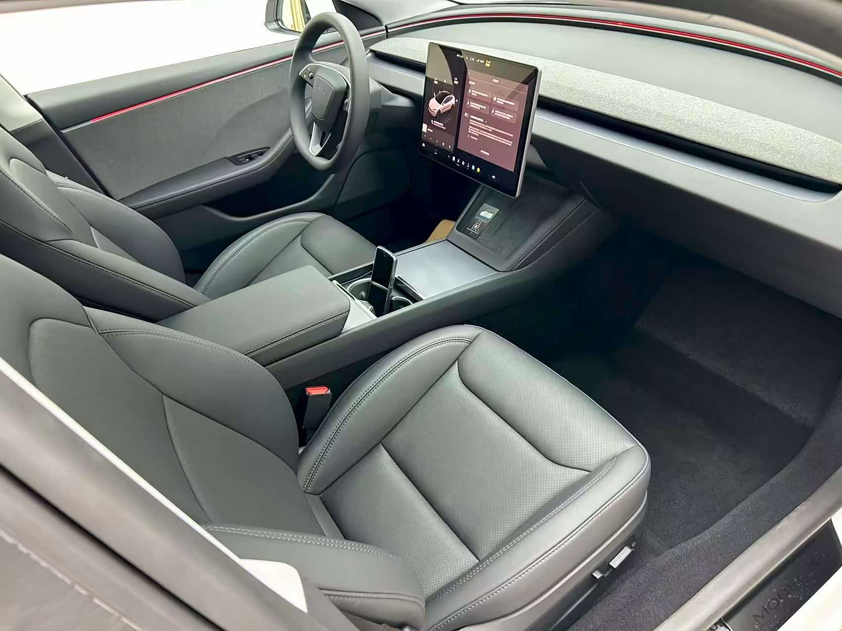 Tesla Model 3, 2025 7