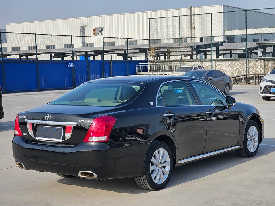 Toyota crown