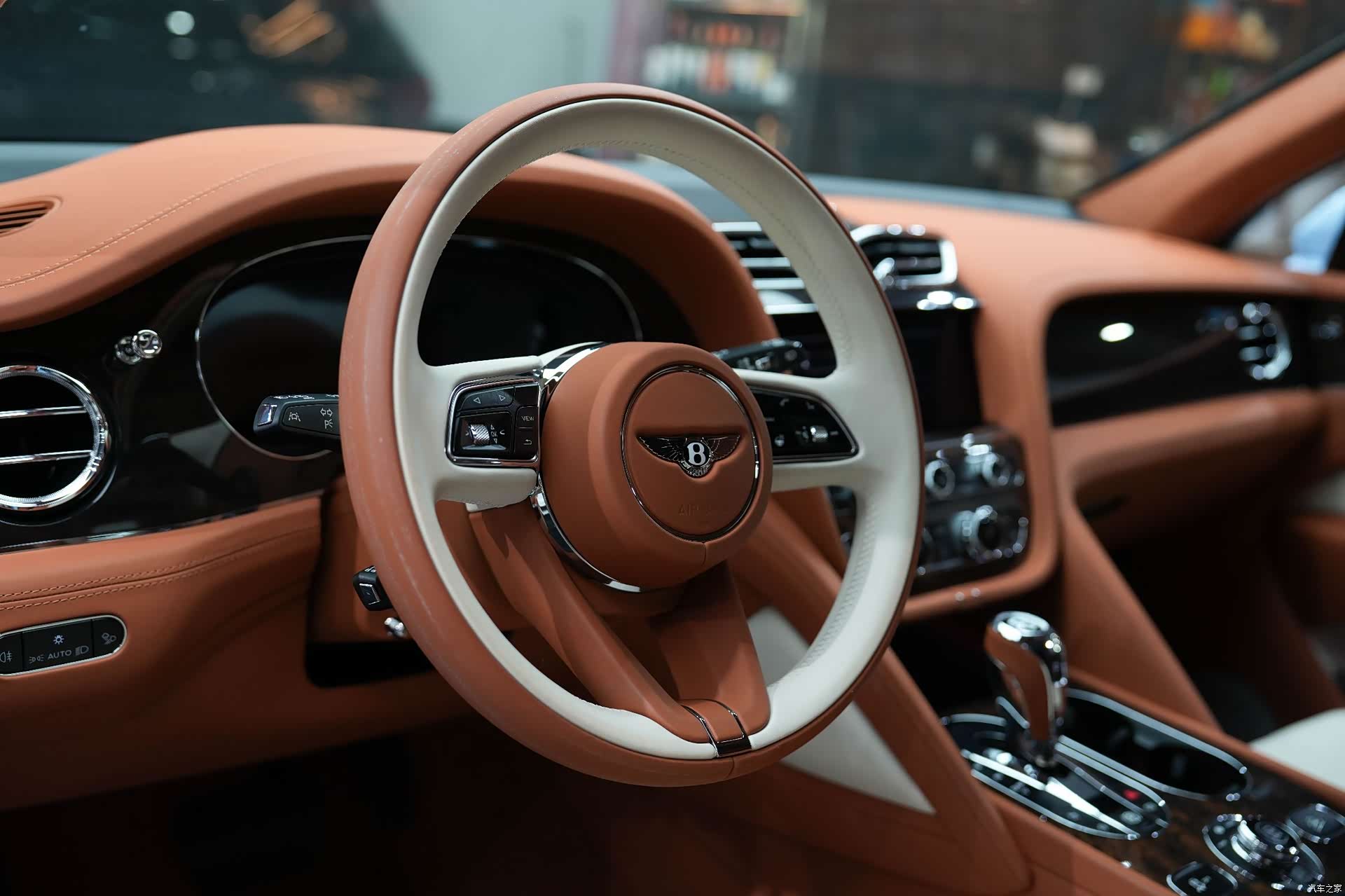 Bentley Bentayga, 2024 27