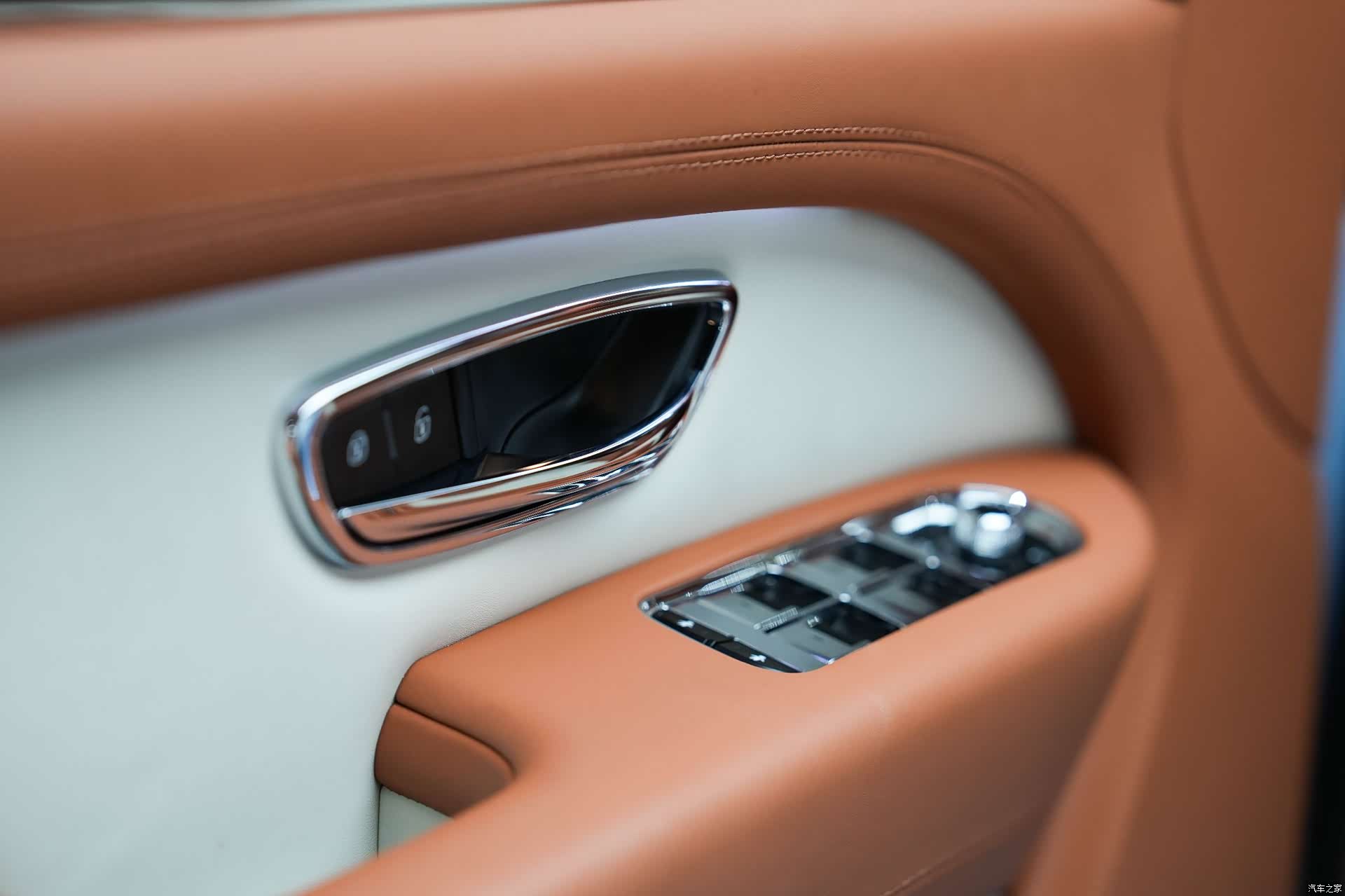 Bentley Bentayga, 2024 24