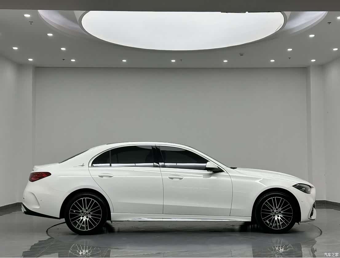 Mercedes-Benz C-Class, 2024 4