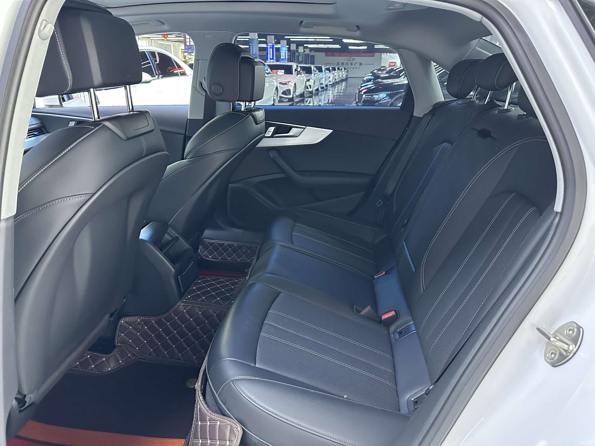 Audi A4L, 2025 все фото
