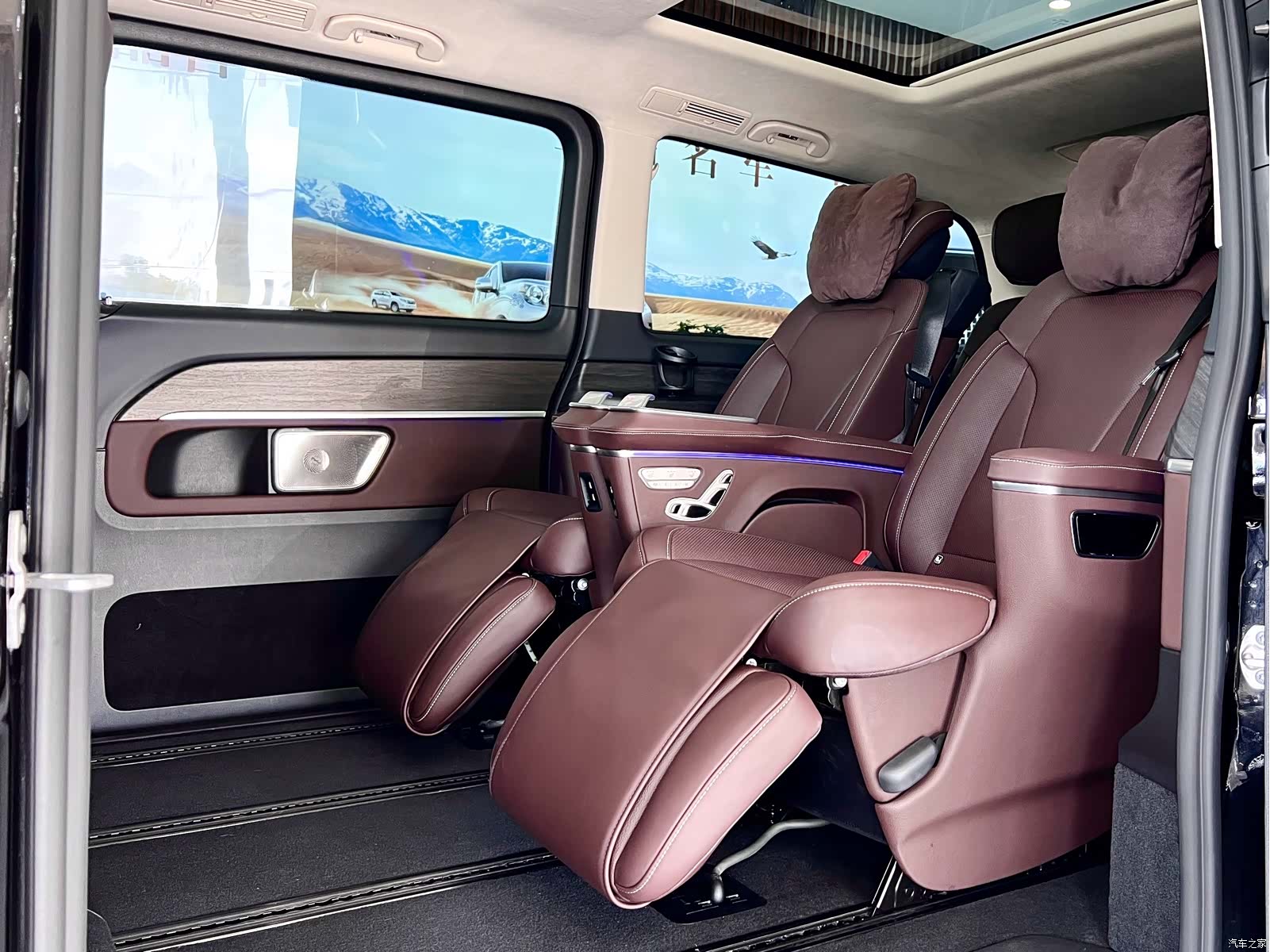 Mercedes-Benz V-Class, 2025 10