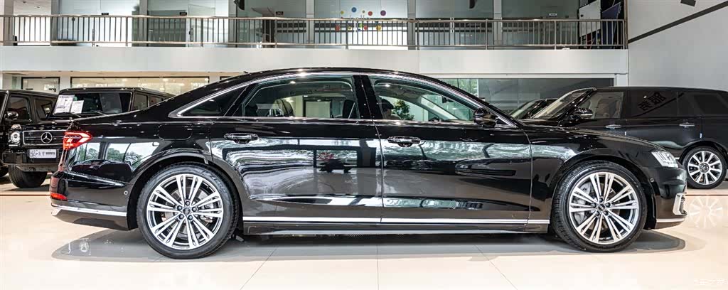 Audi A8L, 2022 4