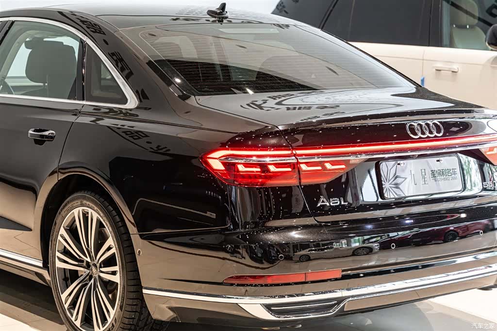 Audi A8L, 2022 21