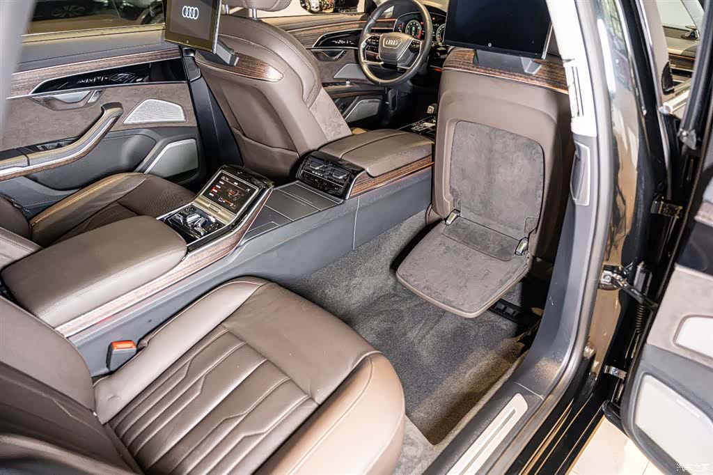 Audi A8L, 2022 17