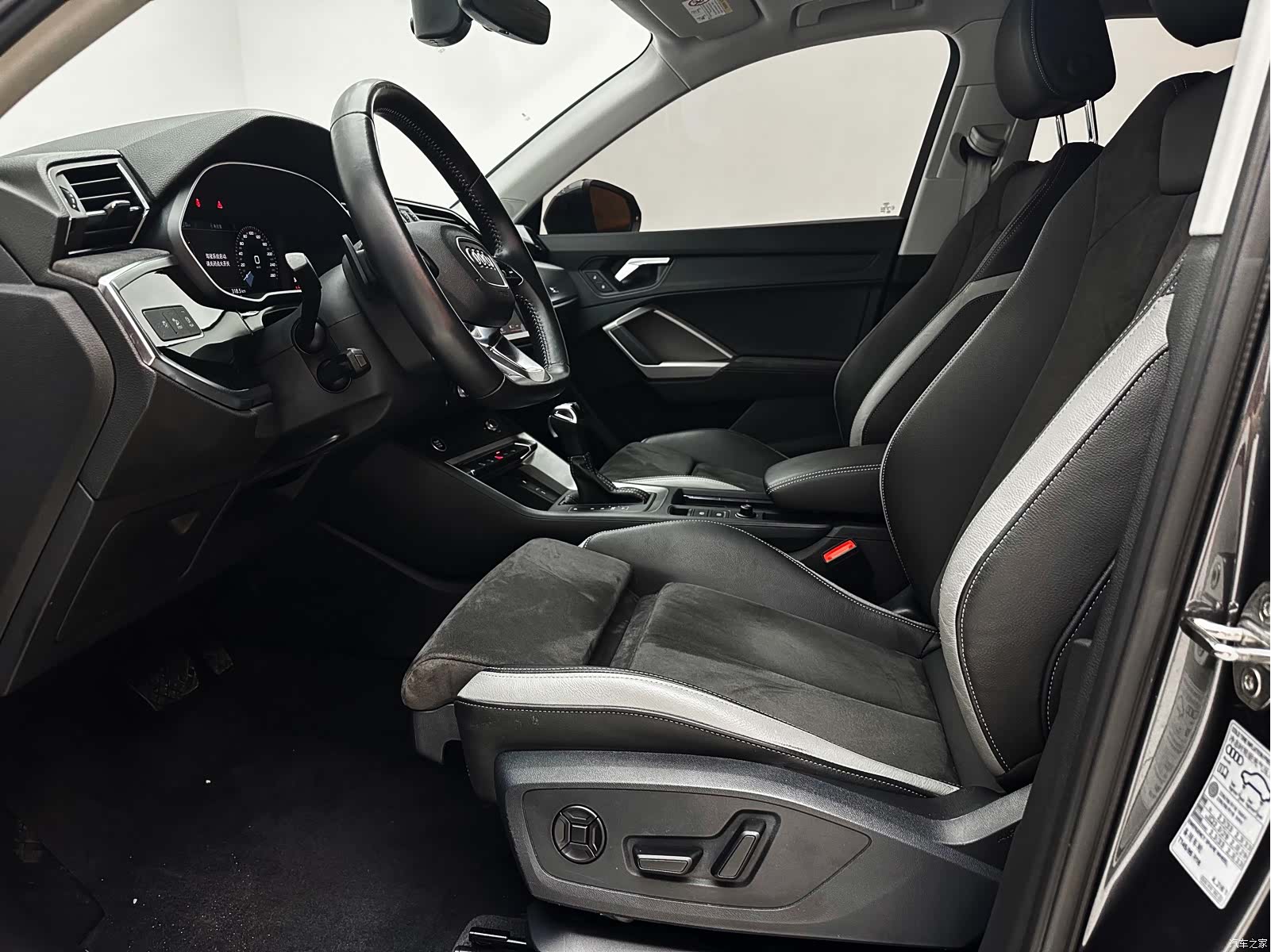 Audi Q3, 2022 11