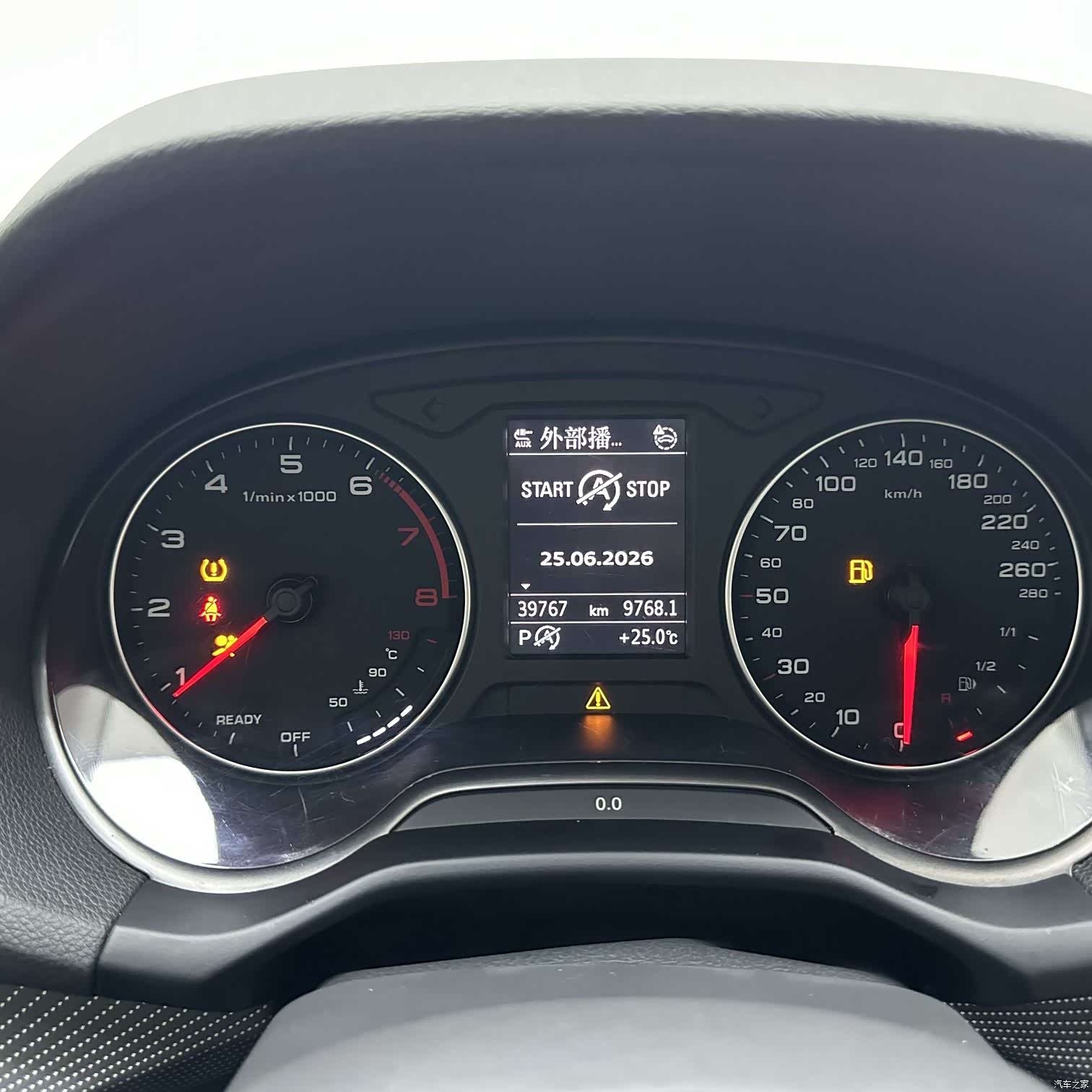 Audi Q2L, 2023 13