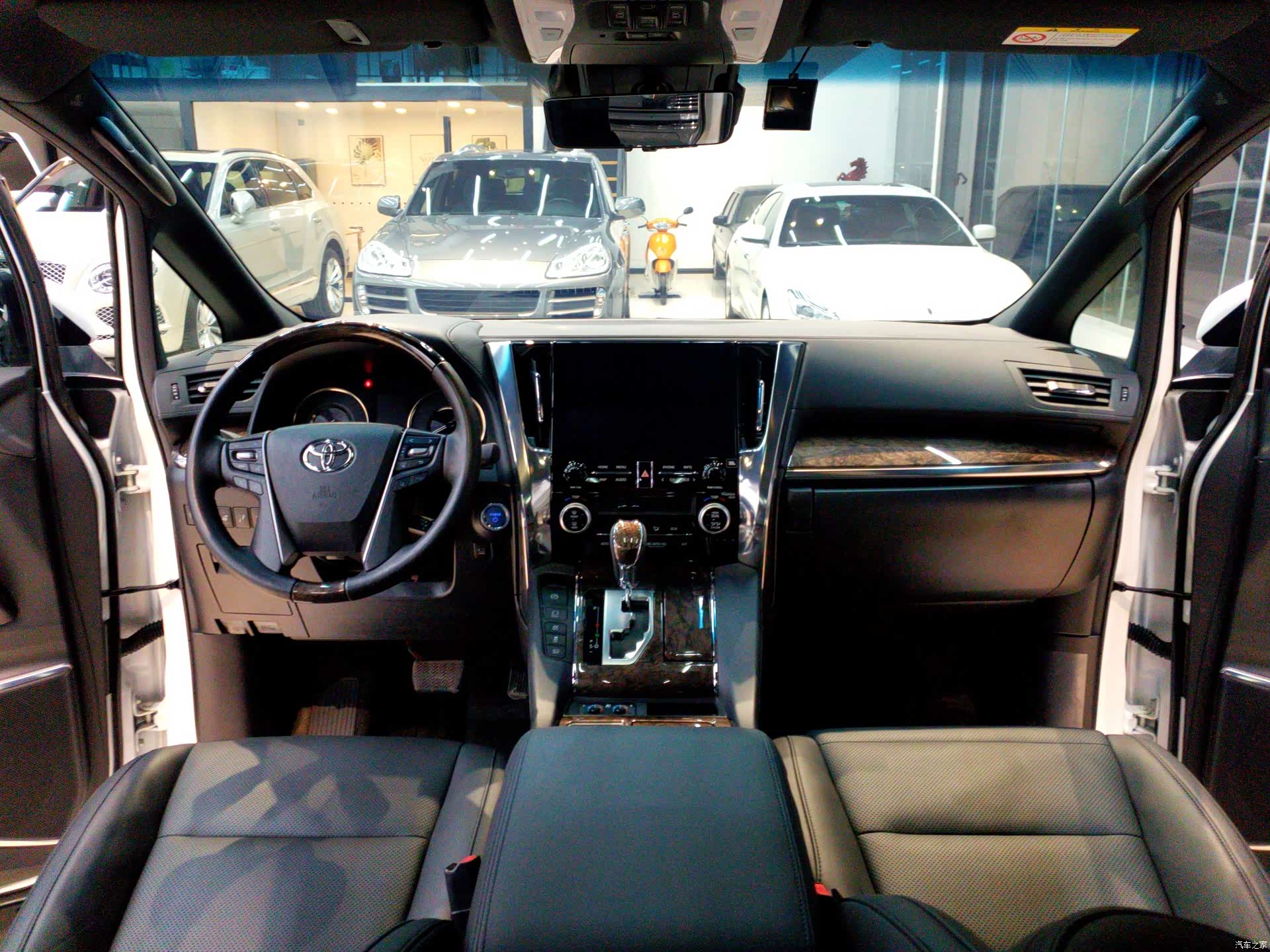 Toyota Vellfire, 2021 11