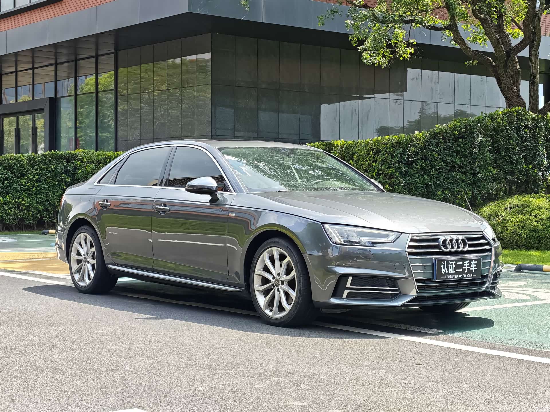 Audi A4L, 2018 3