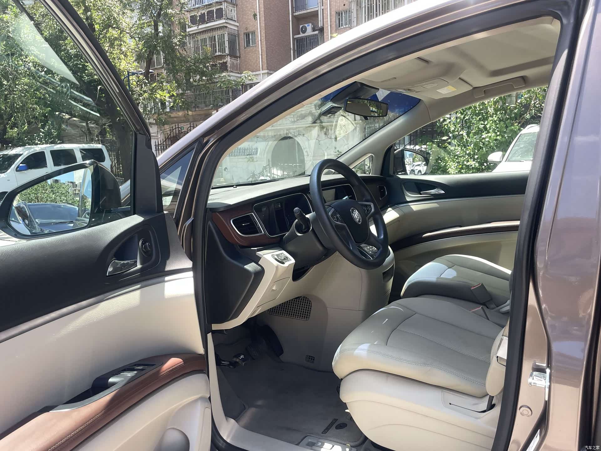 Buick GL8, 2018 13
