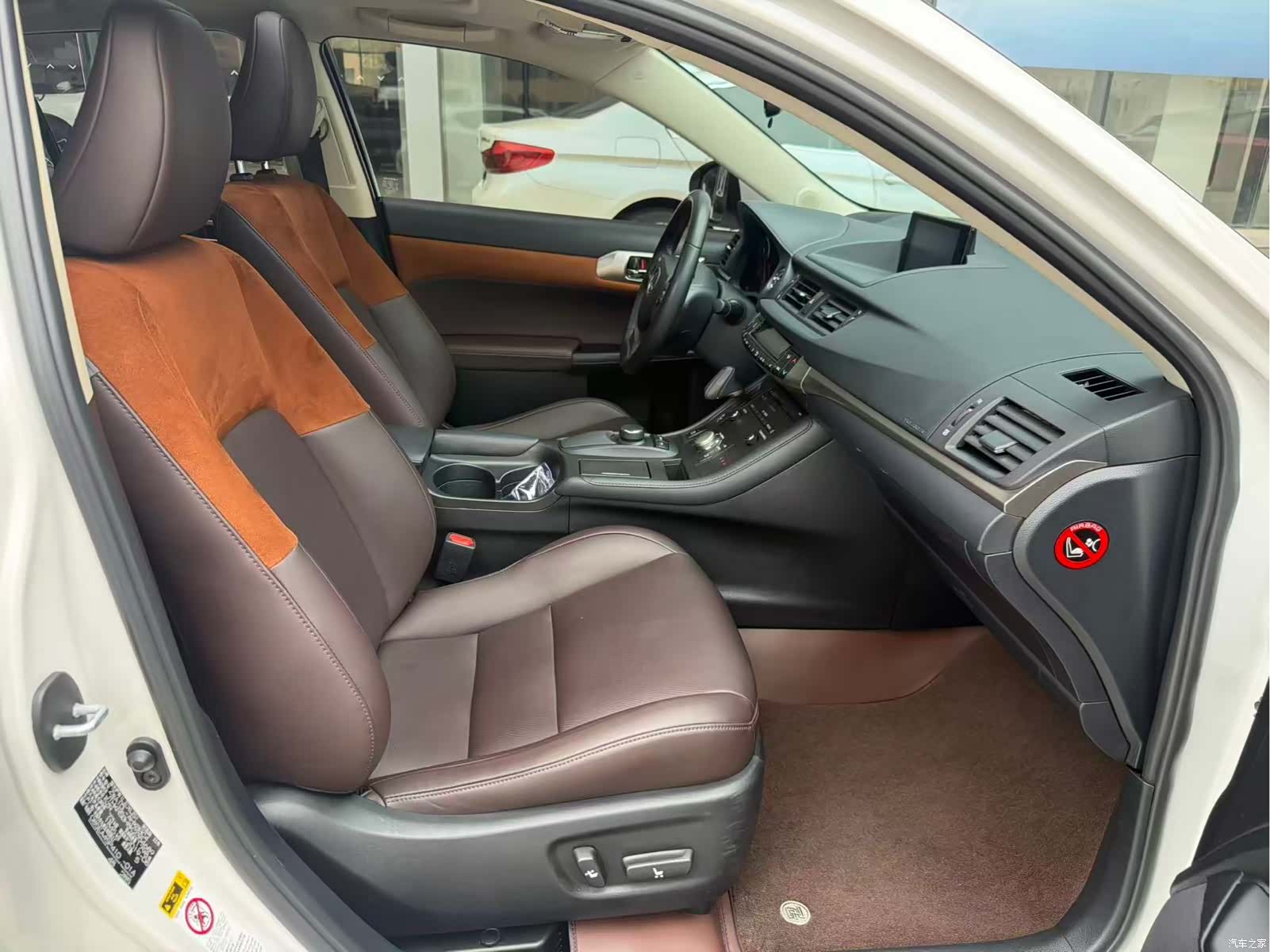 Lexus CT, 2019 все фото