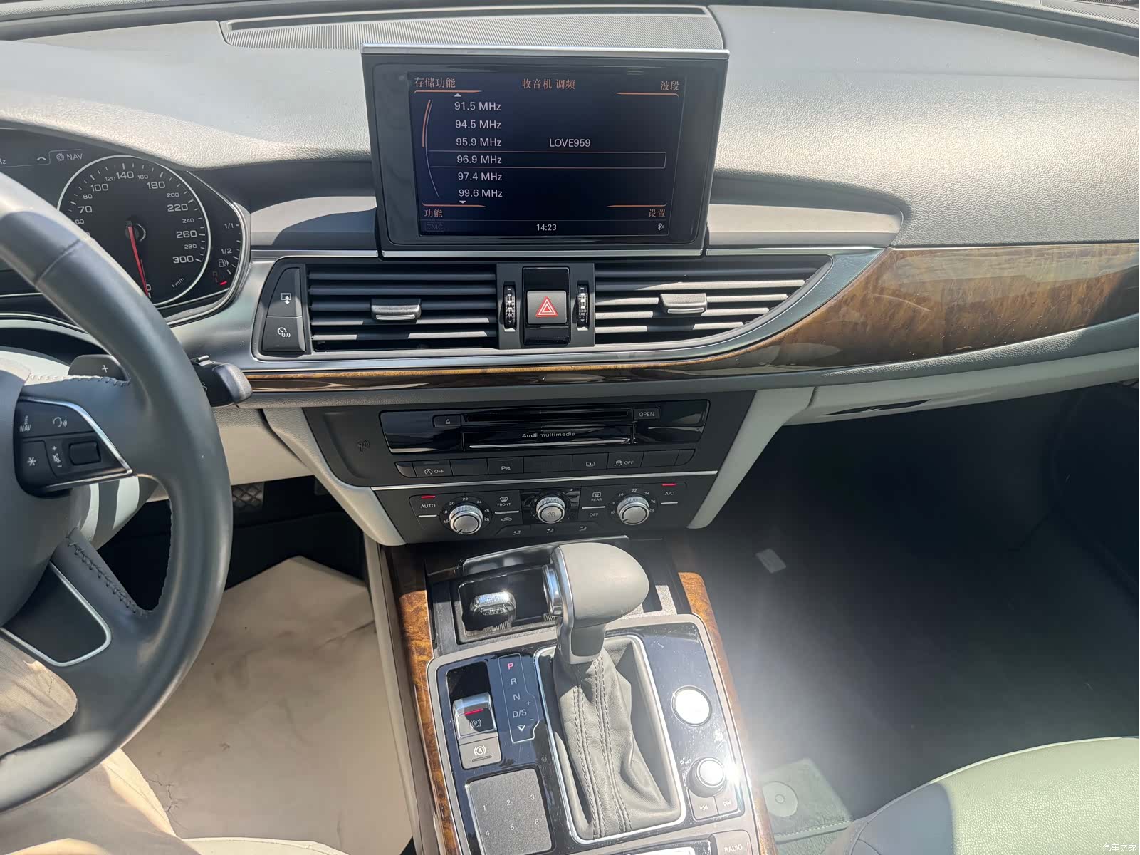 Audi A6L, 2014 13