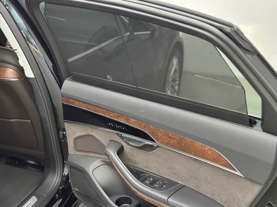 Audi A8 2018, фото 32