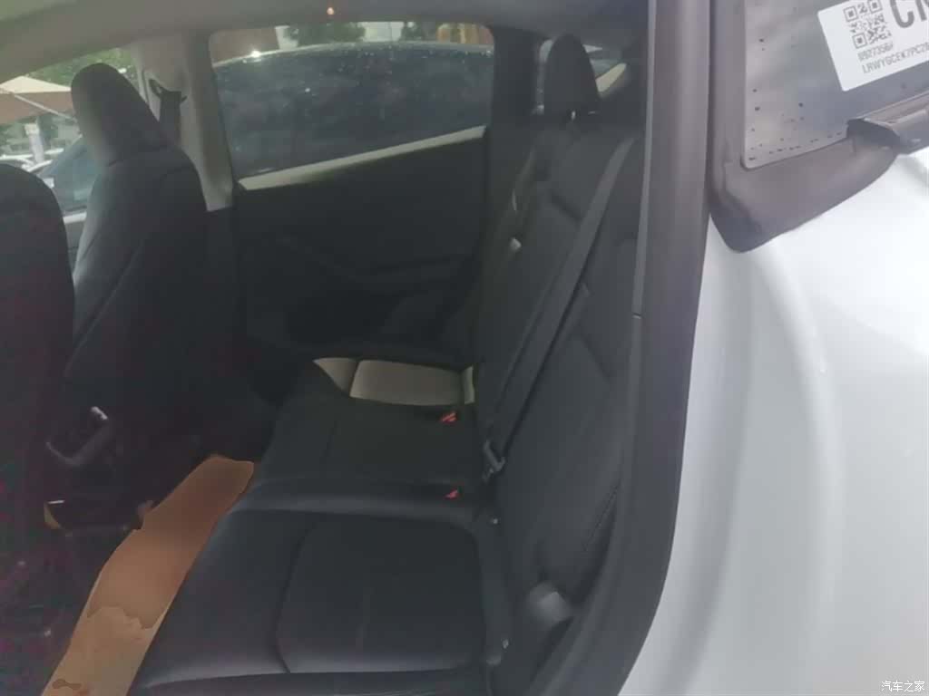 Tesla Model Y, 2024 16
