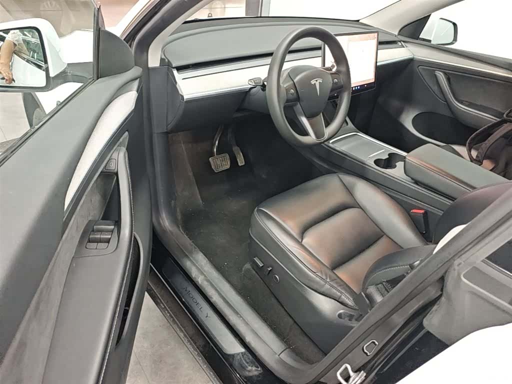 Tesla Model Y, 2024 16