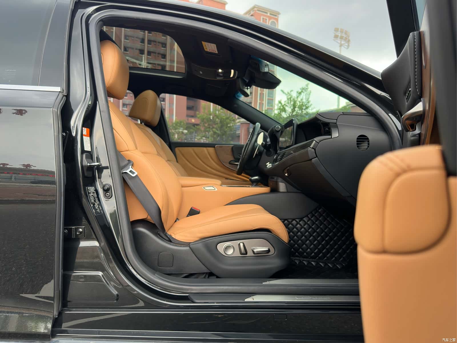 Lexus LS, 2021 14