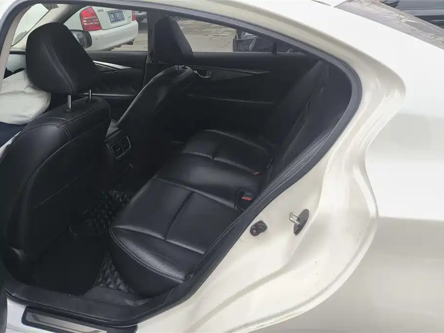 Infiniti Q50L