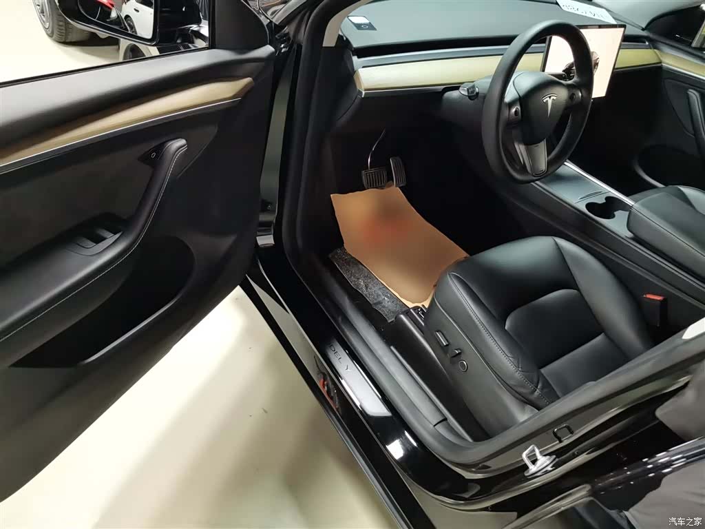 Tesla Model Y, 2023 12