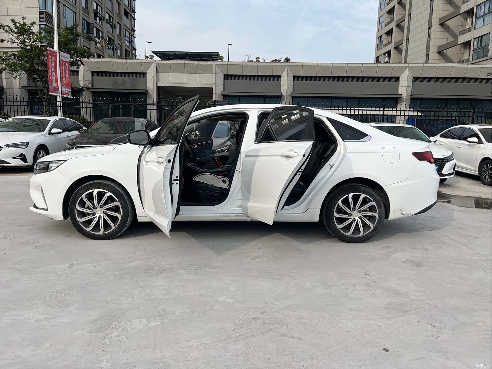 Geely Emgrand, 2021 16